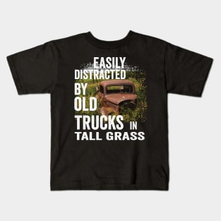 Vintage Retro: Easily Distracted by Old Trucks in Tall Grass Kids T-Shirt